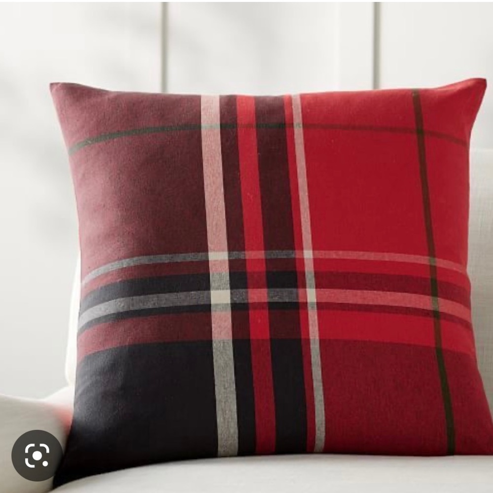 Pottery barn McKinley tartan Plaid Pillow Covers (2) Like new 24x24 SOLD OUT - Picture 3 of 4